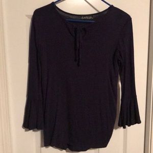 Maternity shirt Flared 3/4 length sleeves, keyhole tie in front. Size S